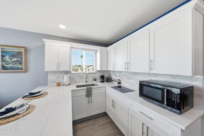 Building Photo - 11210 W Pueblo Ct