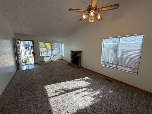 Building Photo - Cute 3 Bedroom Home in Sparks!