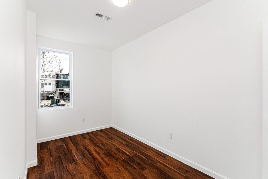 Building Photo - 1838 C St SE