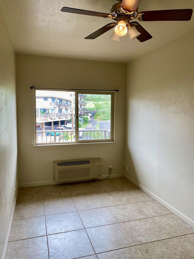Building Photo - 3 bed / 1.5 bath condo located in Kailua Kona