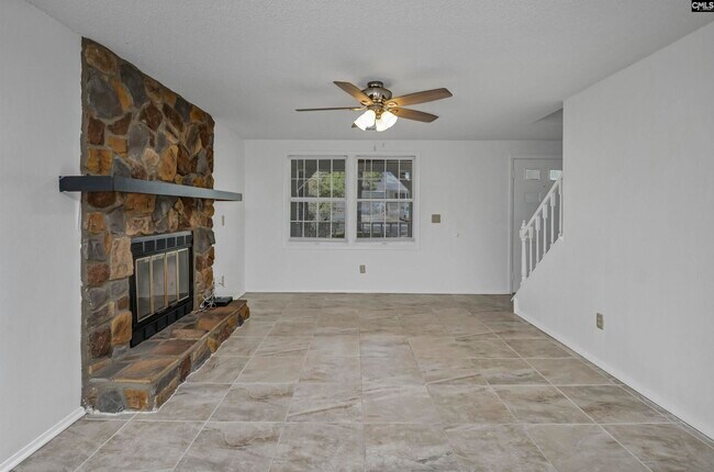 Building Photo - 220 N Donar Dr