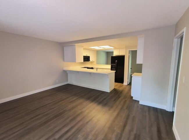 Building Photo - Newley Updated 4 bedroom, 2.5 bathroom Townhome in Citrus Heights!!!