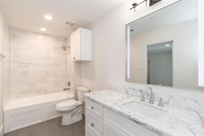 Building Photo - 3821 N Braeswood Blvd