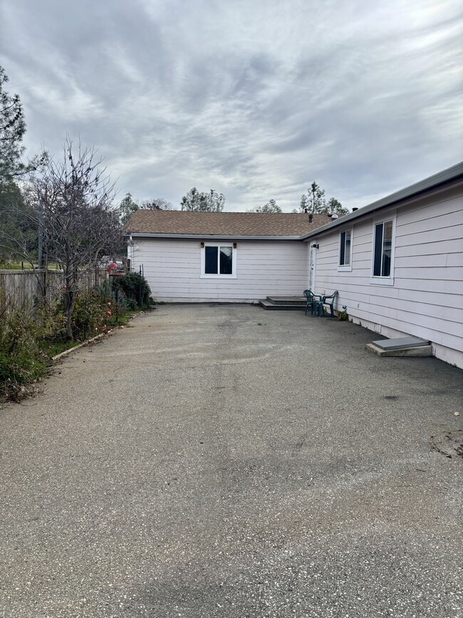 Building Photo - 10389 N Ponderosa Way