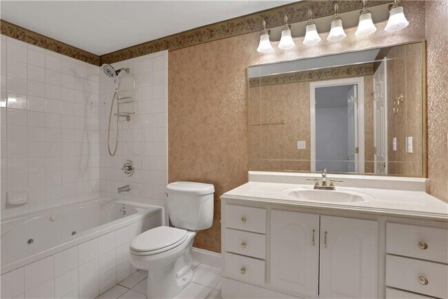 Building Photo - 127 Tara Blvd