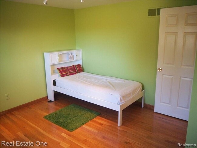 Building Photo - 5837 Folkstone Dr