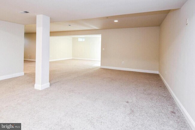 Building Photo - 13003 Belle Meade Trace