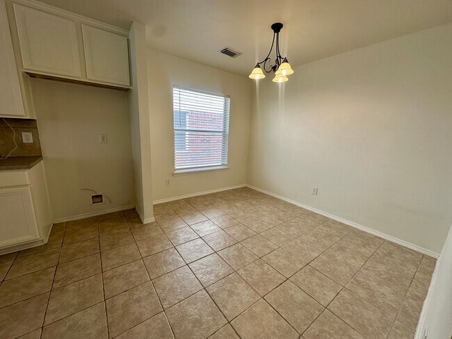 Building Photo - For Lease | 3 Bed, 2 Bath | 1,528 Sq Ft | ...