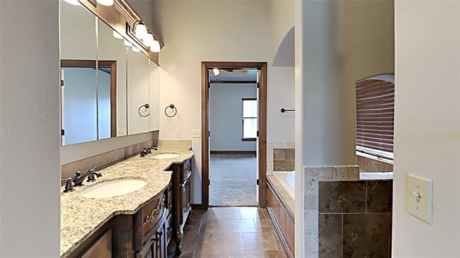 Building Photo - 616 Sally Ct