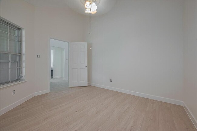 Building Photo - 15934 Barbarossa Dr