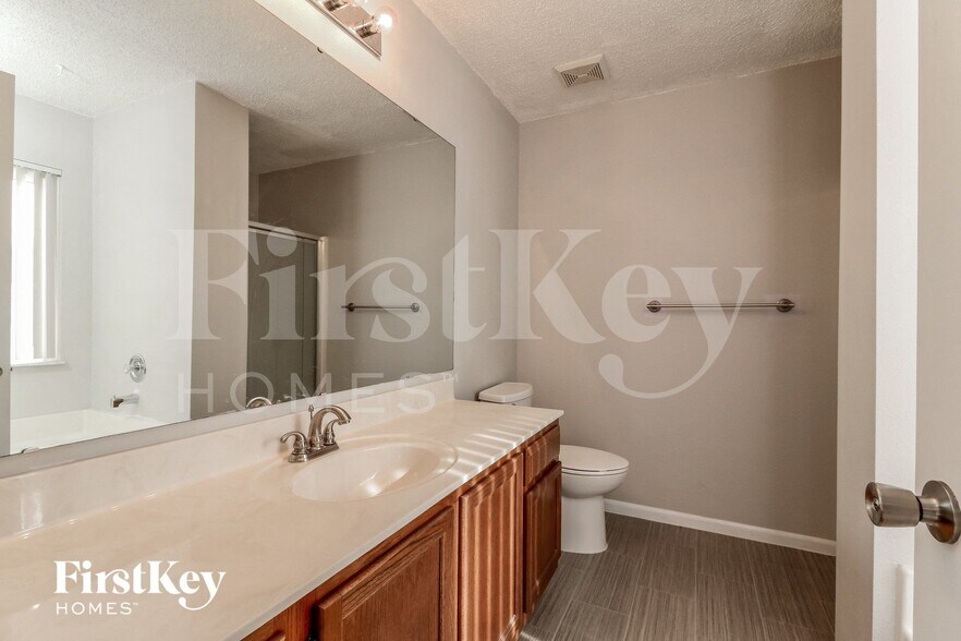 Building Photo - 3114 5 Oaks Dr