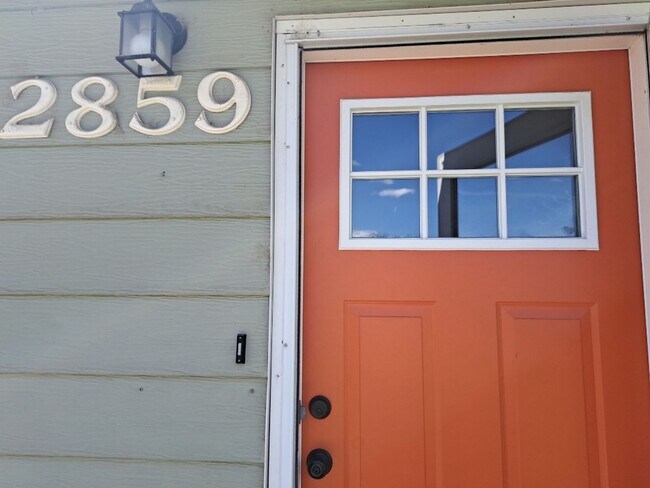 Building Photo - 2859 Hill Ave