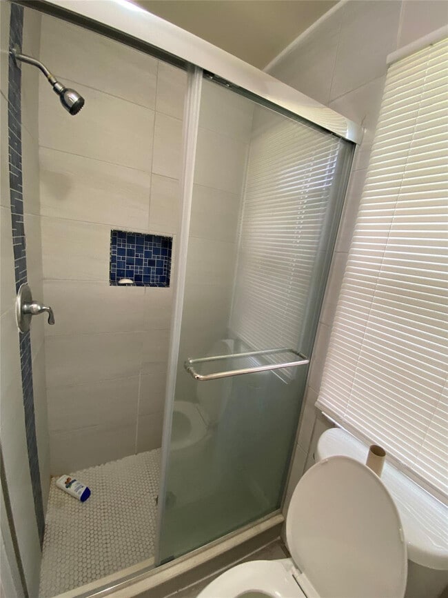 Building Photo - 4690 Summit Blvd