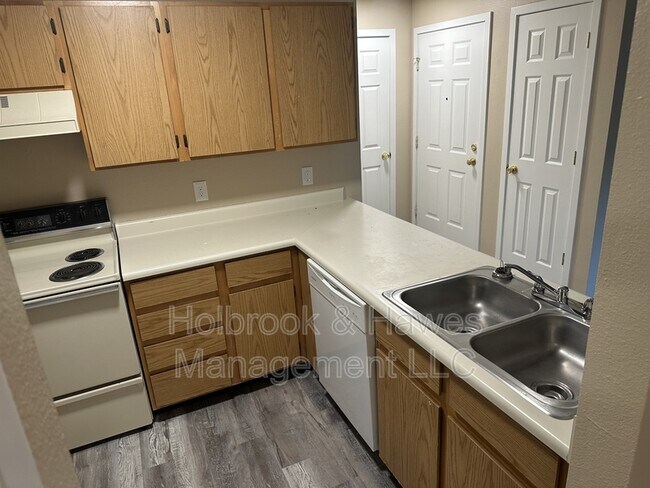 Building Photo - 4531 Boardwalk Dr