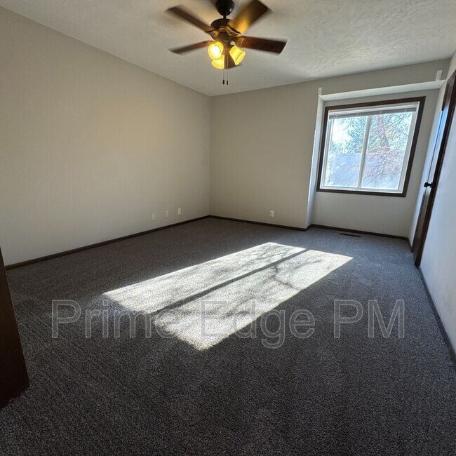 Building Photo - 6235 Holdrege St