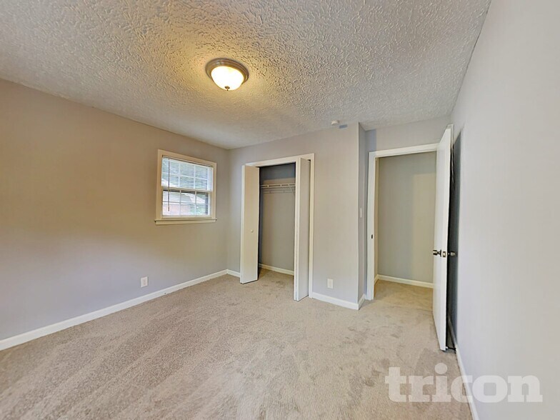 Building Photo - 430 Beaumont Dr SW