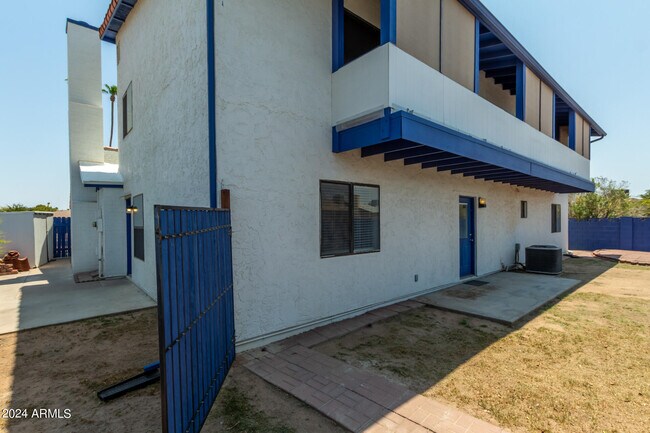 Building Photo - 2058 E Oxford Dr