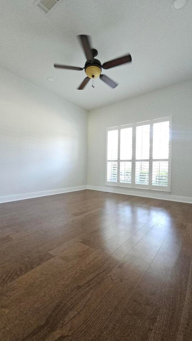 Building Photo - 92 Mozart Ln