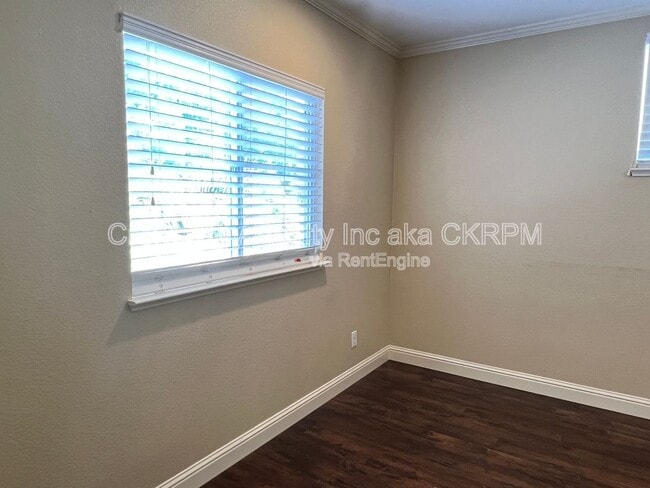 Building Photo - 4243 Lindsey Ln