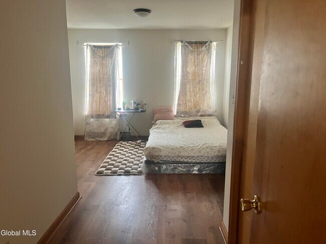 Building Photo - 164 Madison Ave