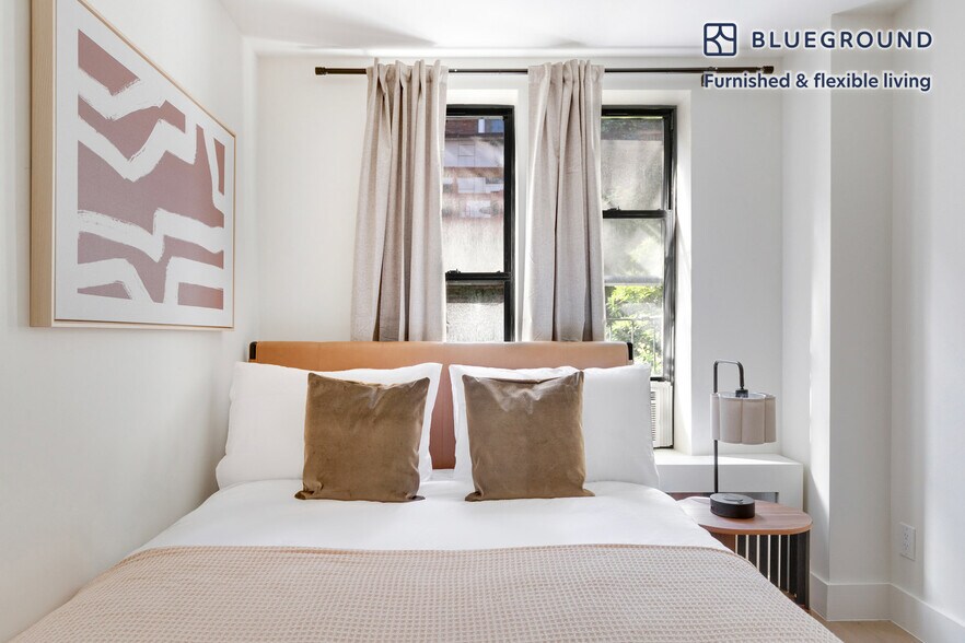 Building Photo - 236 W 15th St