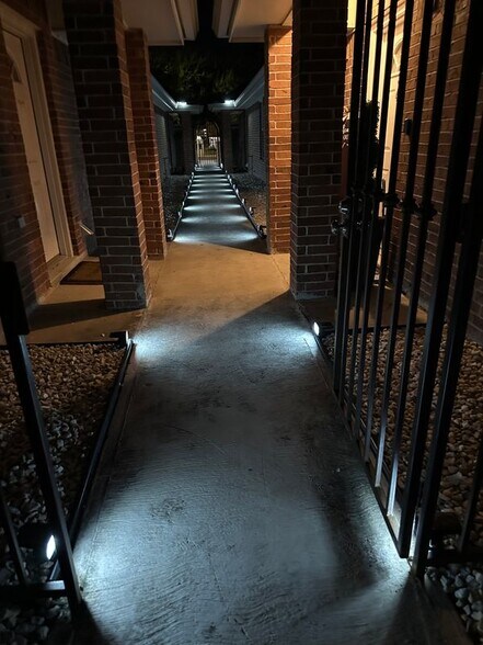 Building Photo - 720 S Logan Dr