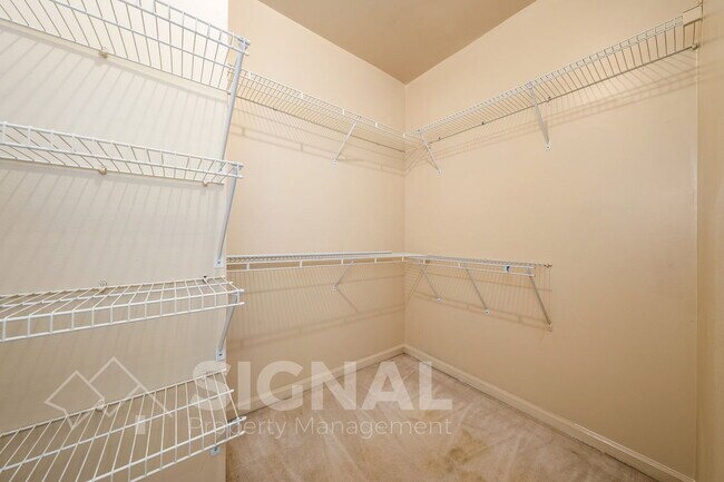 Building Photo - 108 Spring Pl