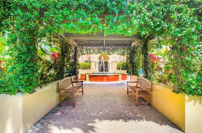 Building Photo - 520 SE 5 Ave