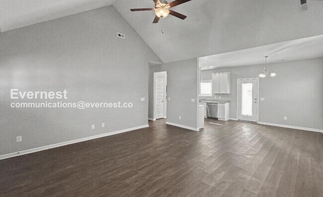 Building Photo - Limited Time Special Offer / 3 Bed, 2 Bath Home with Garage / Pet-Friendly / Vouchers Accepted / ...