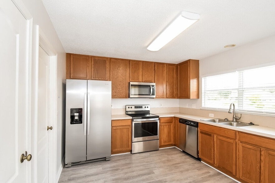 Building Photo - 14139 Crestwick Dr W