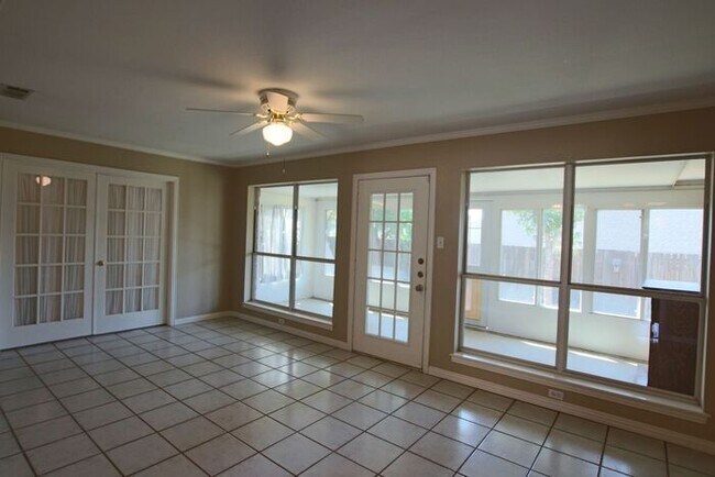 Building Photo - Beautiful 3 Bedroom in Tyler! Coming Soon!