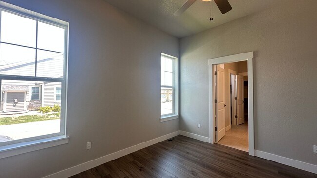 Building Photo - Great Townhouse in Loveland