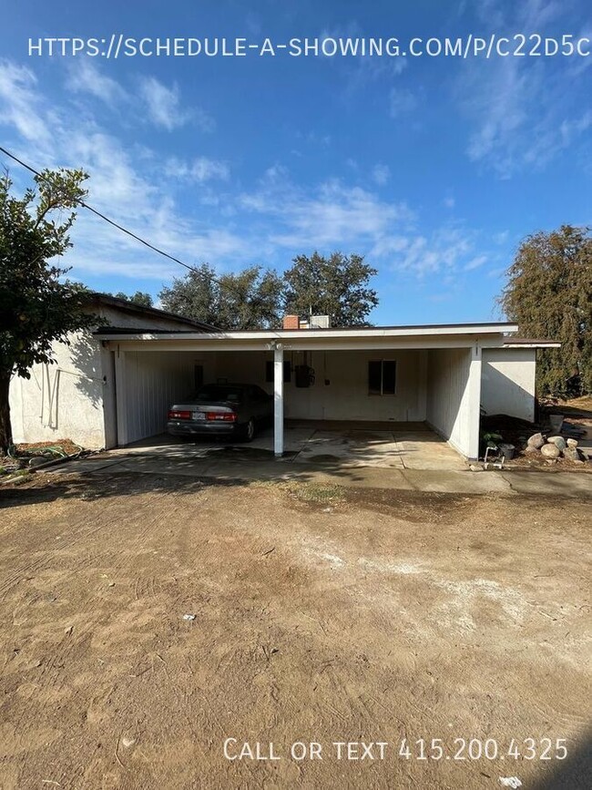 Building Photo - Charming 4-Bedroom Home with Country-Style...