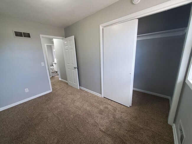 Building Photo - SL KSR1012