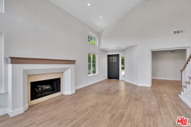 Building Photo - 24701 Cll Conejo