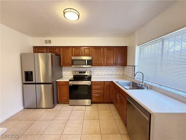 Building Photo - 3270 Liahona Way