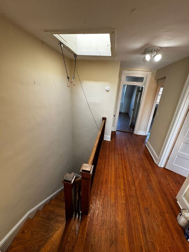 Building Photo - Serene Splendor in Mt. Pleasant: Stylish 1BR, 1BA Haven