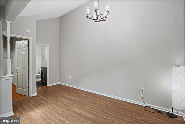 Building Photo - 1605 Carriage House Terrace