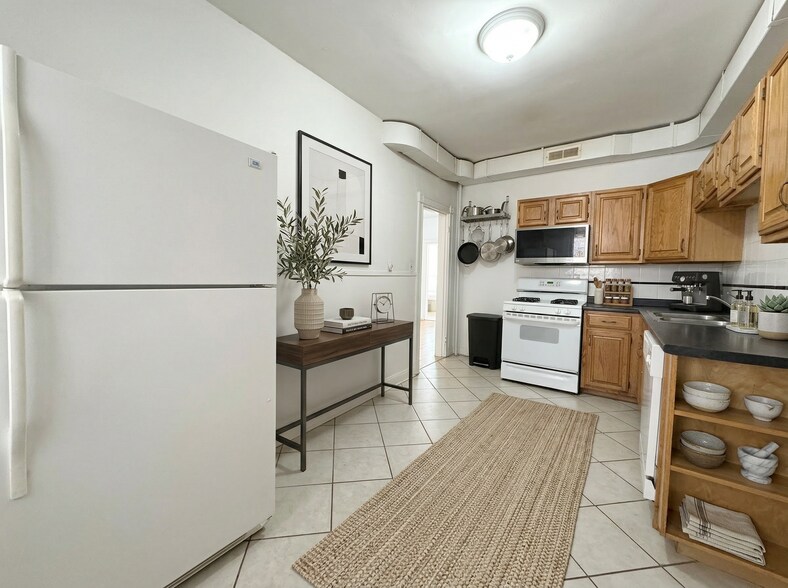 Building Photo - 1908 Beacon St