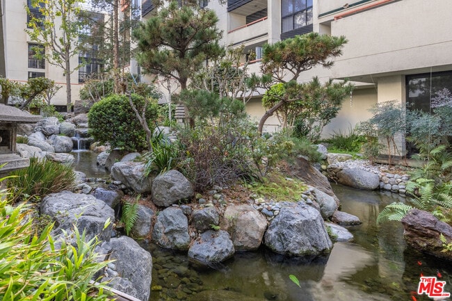 Building Photo - 222 S Central Ave