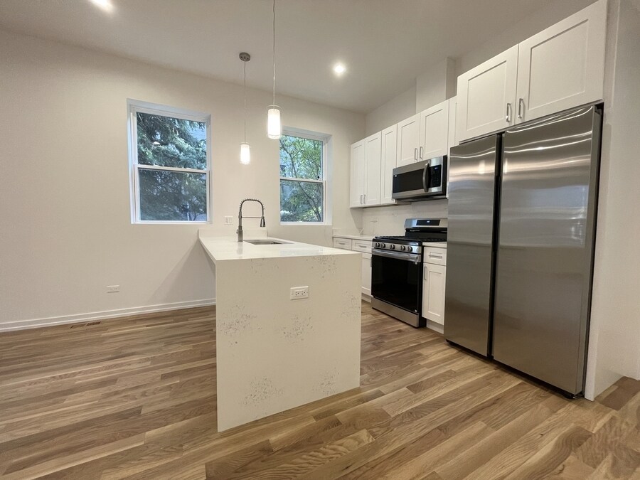 Building Photo - 822 N Winchester Ave