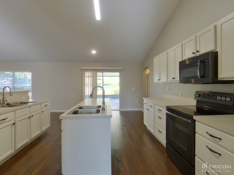 Building Photo - 1829 Western Hills Ln