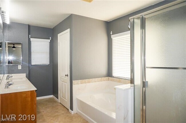 Building Photo - 6717 Yellowhammer Pl