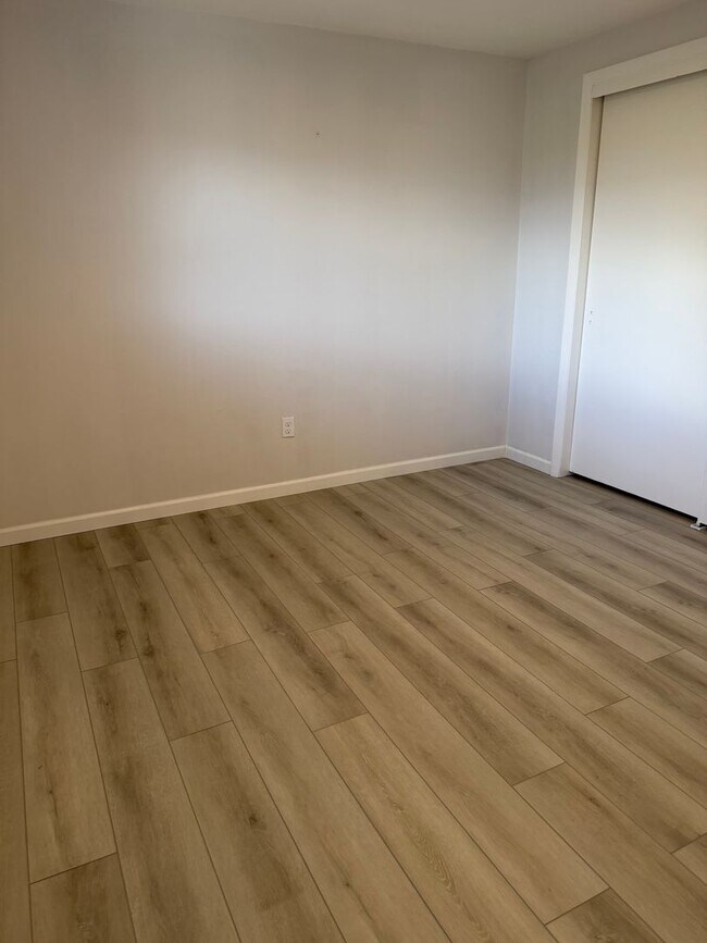 Building Photo - 1809 Eagle View Dr