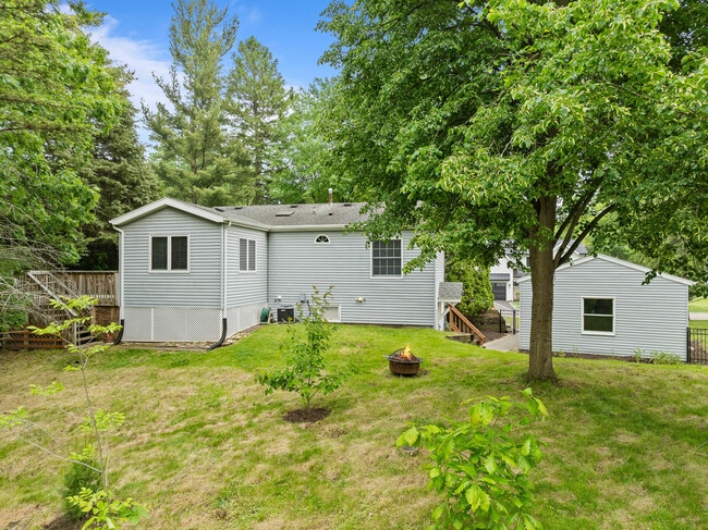Building Photo - 438 Sylvan Dr