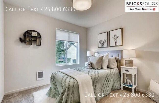 Building Photo - Stunning Three-Story Townhome in Lynnwood, WA