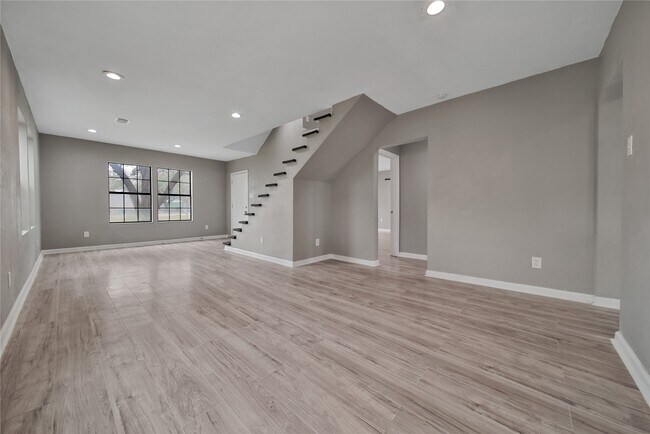 Building Photo - 1623 Main St