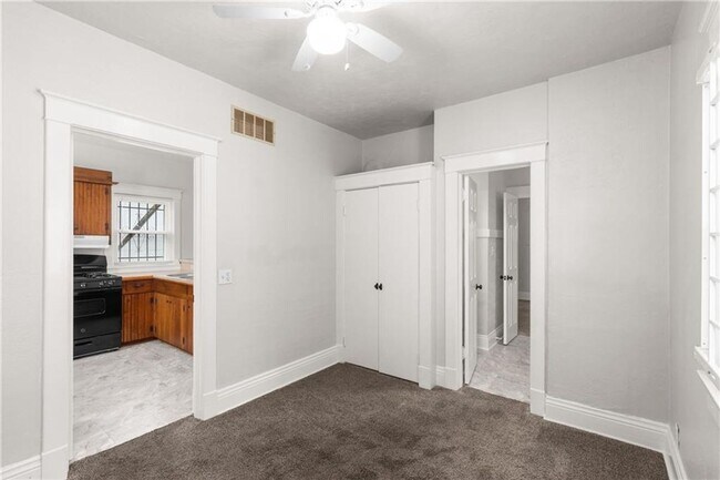Building Photo - Charming Renovated 2 Bedroom Bungalow