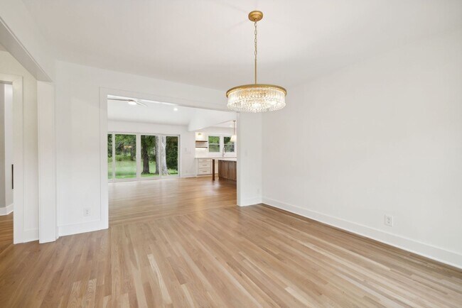 Building Photo - Completely renovated ranch 4BR/4BA ranch h...