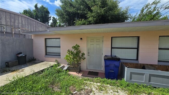 Building Photo - 404 N Ridgewood Dr